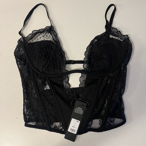 Fashion Nova lace tank top - Picture 2 of 3